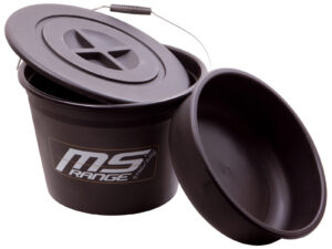 MS Range kyblík na krmení s miskou a víkem 25 l