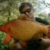 Plyšový kapor Delphin CARPY - MojeRybárstvo.sk Plyšový kapor Delphin CARPY – Obrázok 4