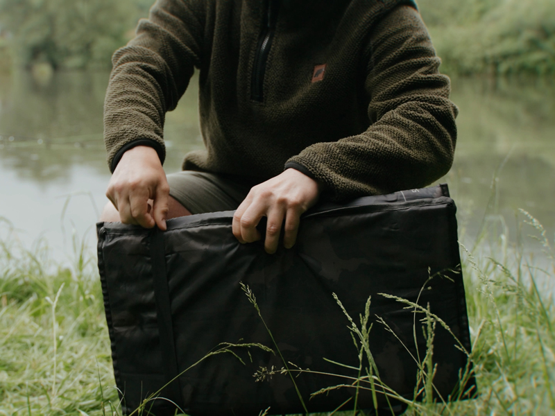 Podložka pod ryby Delphin CarpMAT BANX Camo - MojeRybárstvo.sk Podložka pod ryby Delphin CarpMAT BANX Camo – Obrázok 8