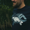 Giants fishing Tričko pánské modré Rybář s kaprem – Obrázok 4