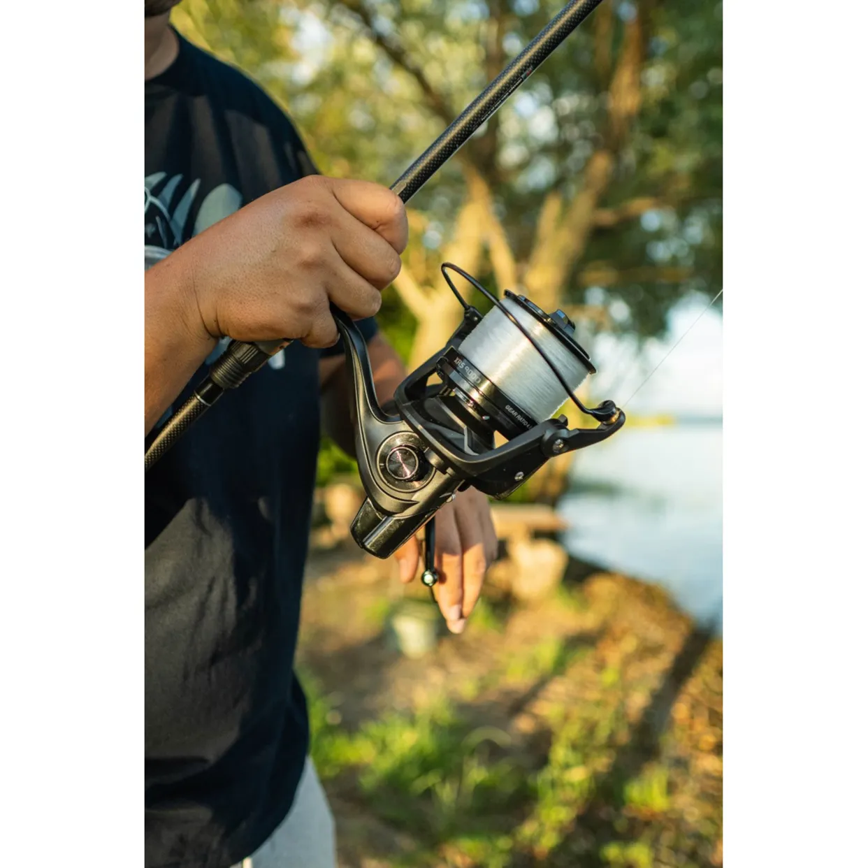 Giants fishing Naviják XRS FD 9000 + černá cívka 10000 ZDARMA! - MojeRybárstvo.sk Giants fishing Naviják XRS FD 9000 + černá cívka 10000 ZDARMA! – Obrázok 7