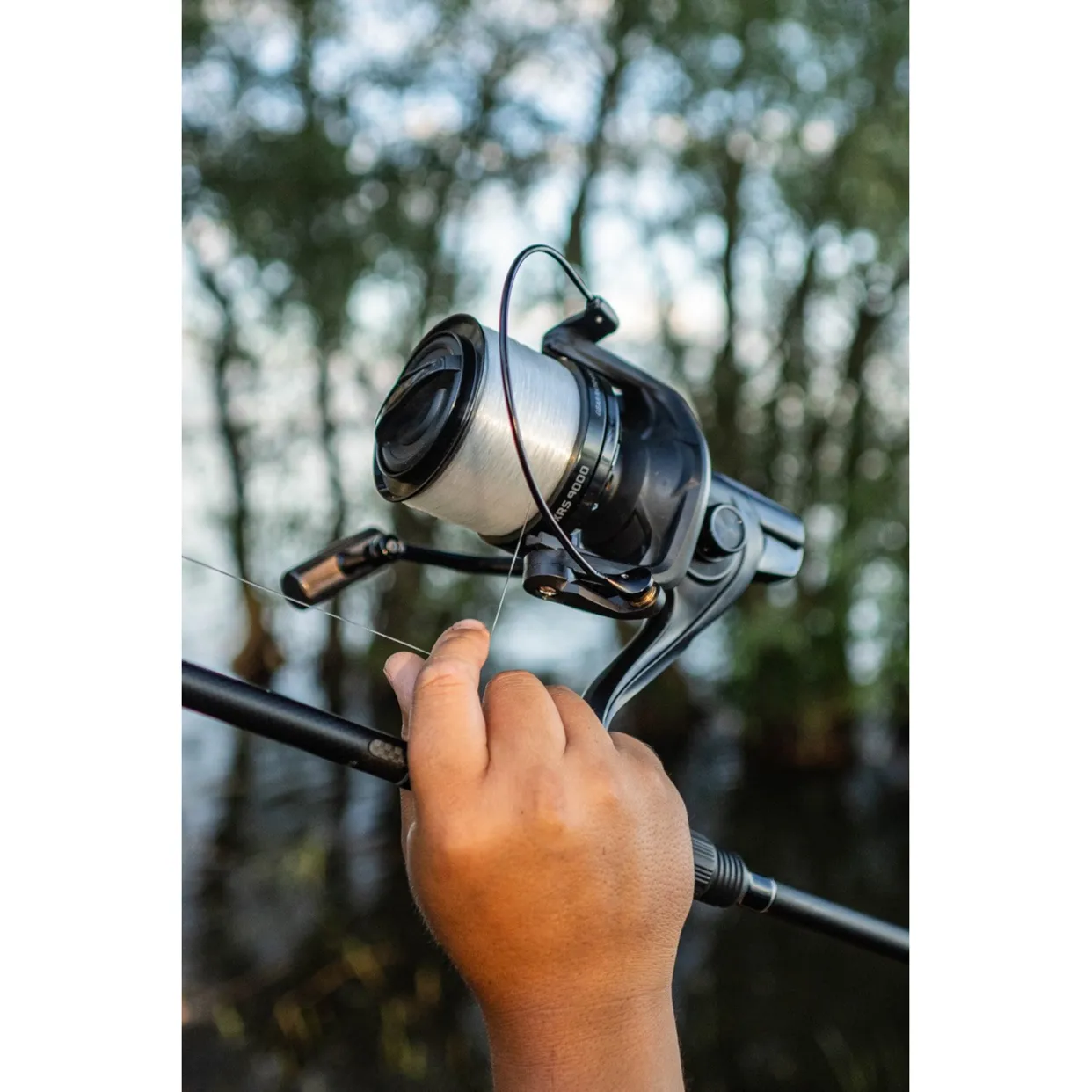 Giants fishing Naviják XRS FD 9000 + černá cívka 10000 ZDARMA! - MojeRybárstvo.sk Giants fishing Naviják XRS FD 9000 + černá cívka 10000 ZDARMA! – Obrázok 8